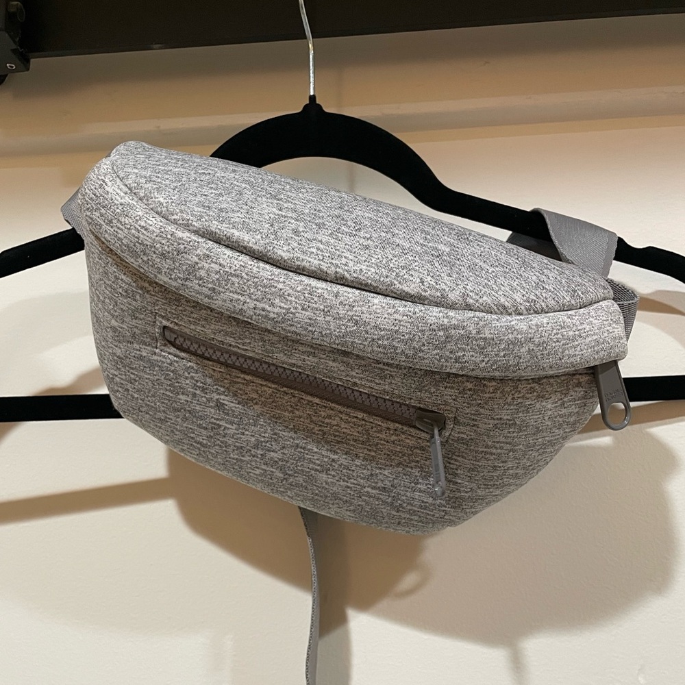 NWOT Dagne Dover Gray Ace Fanny Pack